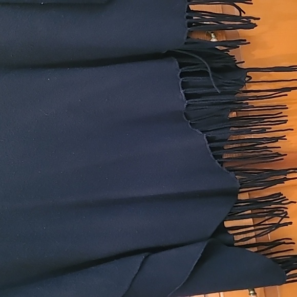 Lovestitch Cape/Poncho - Picture 3 of 7